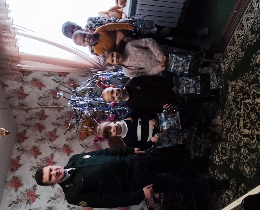 Руководство Климовичского лесхоза приняло участие в новогодней благотворительной акции