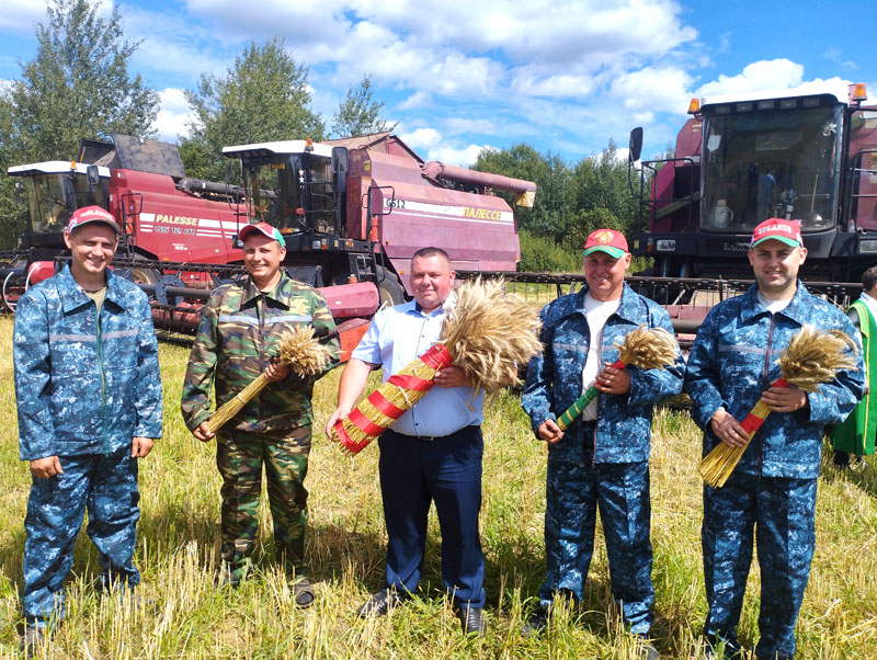 Лесавод  у  сямейным экіпажы  камбайнераў.