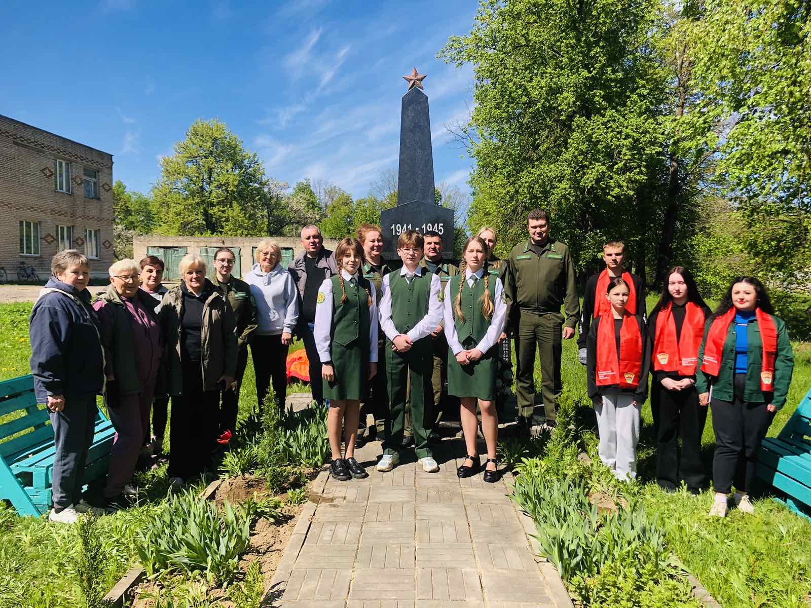 Cозданы памятные аллеи на воинских захоронениях
