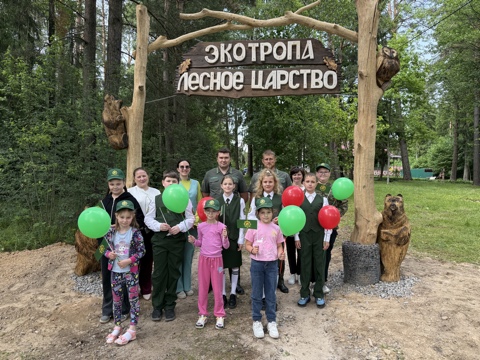 Экологическая тропа «Лесное царство» встречает первых гостей.