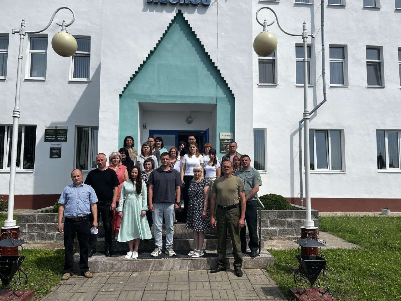 В день всенародной памяти жертв Великой Отечественной войны и го геноцида белорусского народа трудовой коллектив Климовичского лесхоза к общенациональной минуте молчания.
